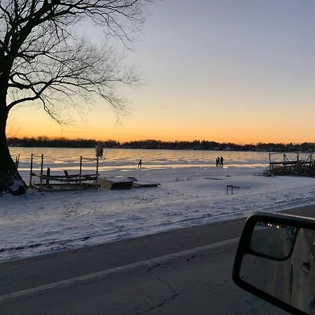 Charming And Happy Walled Lake Mi Cottage โนวี ภายนอก รูปภาพ