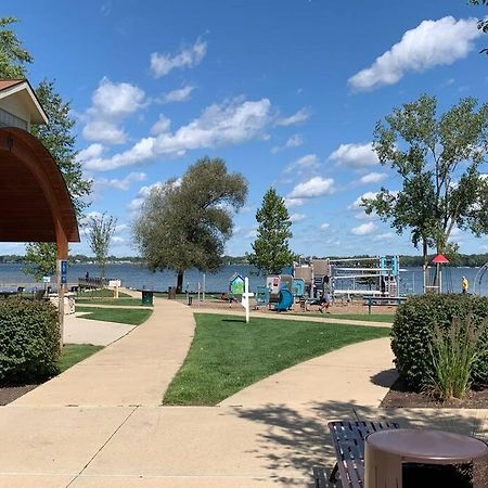 Charming And Happy Walled Lake Mi Cottage โนวี ภายนอก รูปภาพ