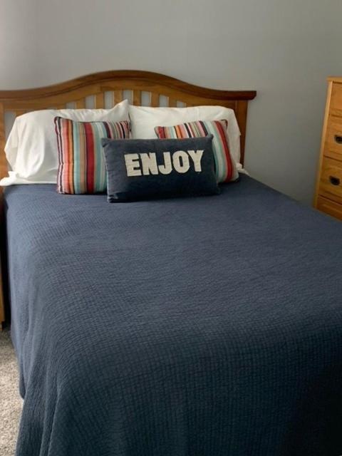 Charming And Happy Walled Lake Mi Cottage โนวี ภายนอก รูปภาพ